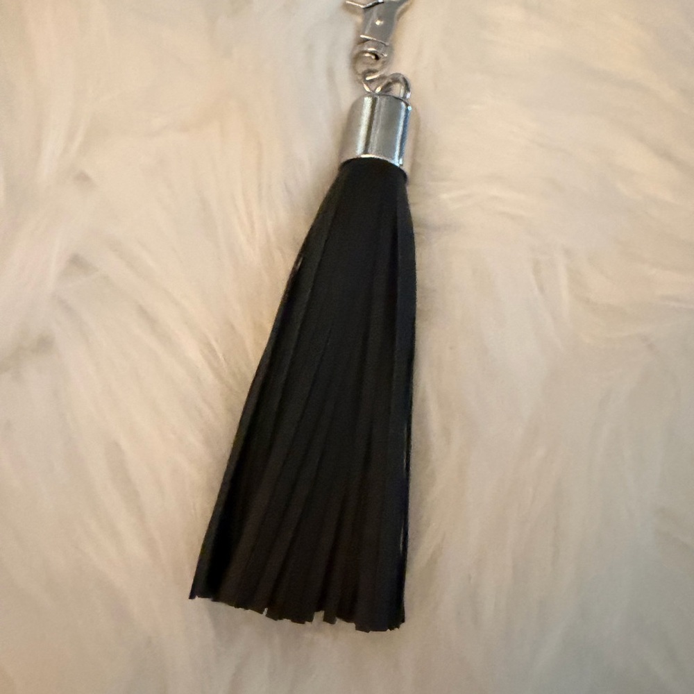 Bolsetta Universal Charging Tassels for Apple & Android - Black